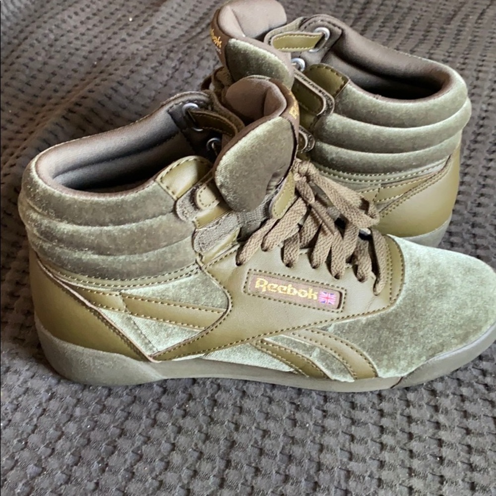 Reebok  freestyle hi velvet army green